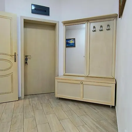Cosy 2-bedroom Near The Road Банско