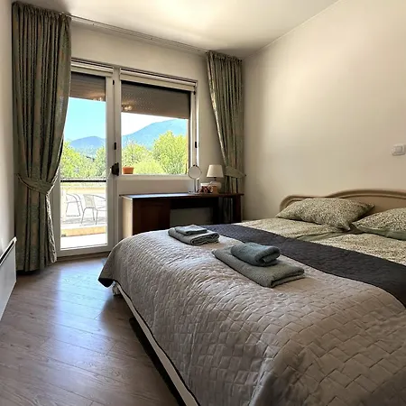 Апартамент Cosy 2-bedroom Near The Road