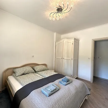 Cosy 2-bedroom Near The Road Апартамент