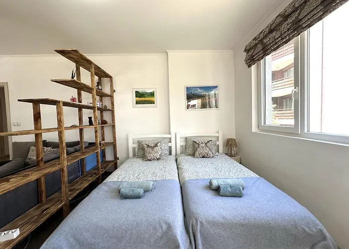 Apartmán Cosy 2-bedroom Near The Road